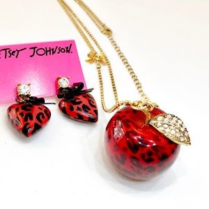 Betsey Johnson ‘School Girl’ 🍎 Red Apple 🍎 Necklace & Heart Earrings HTF/Rare